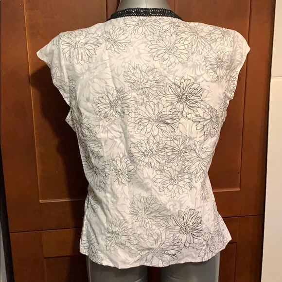 SALE!! ⚡️host pick⚡️ maternity top breast feeding top size 46. 2 - Picture 3 of 9